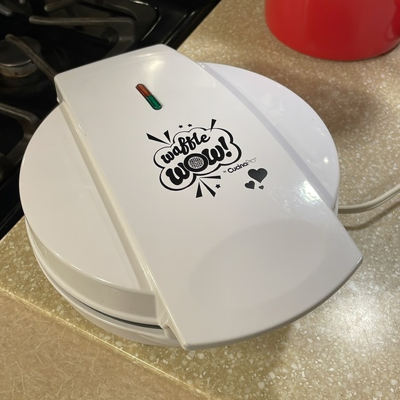 CucinaPro waffle maker heart shape new condition - Picture 2 of 4